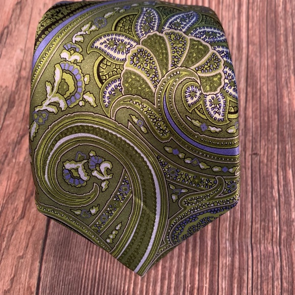 Countless Mara Tie 
Excellent Pre-Owned Condition - Picture 1 of 3